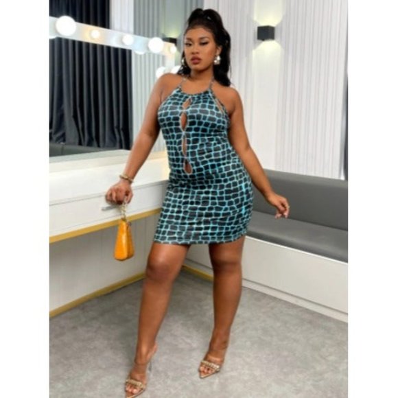 Last chance! Plus All Over Print Cut Out Front Backless Halter Bodycon Dress - Picture 2 of 3